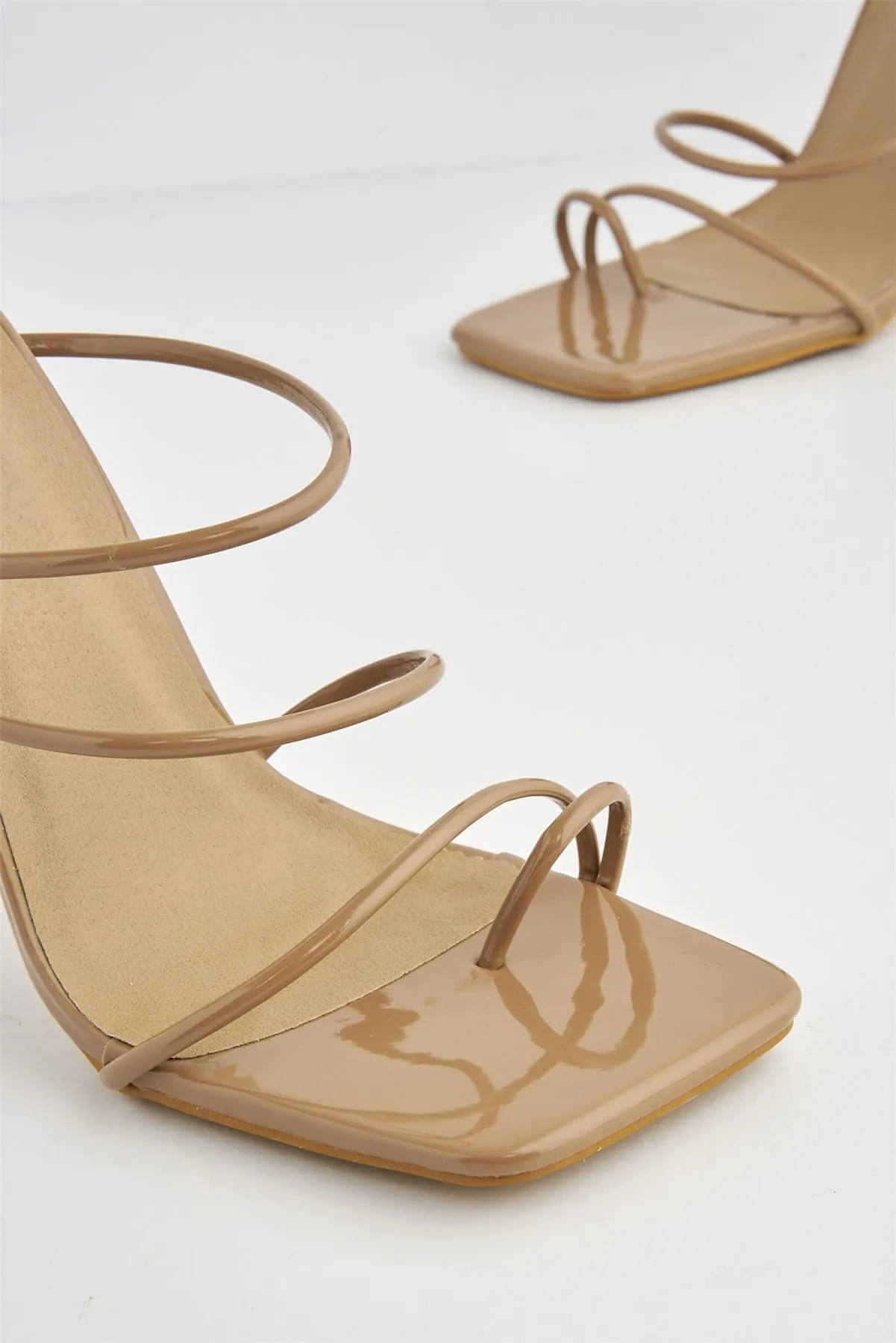 Miracles Toe Ring Strappy Mule in Mocha