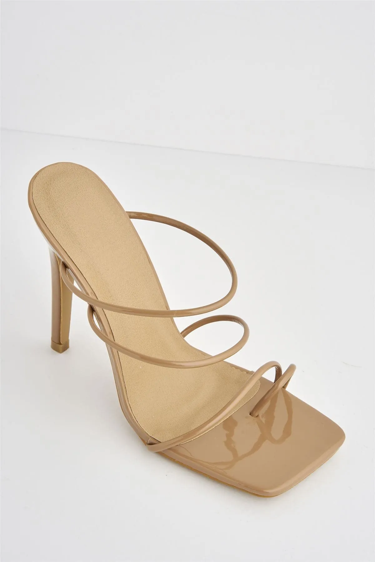Miracles Toe Ring Strappy Mule in Mocha