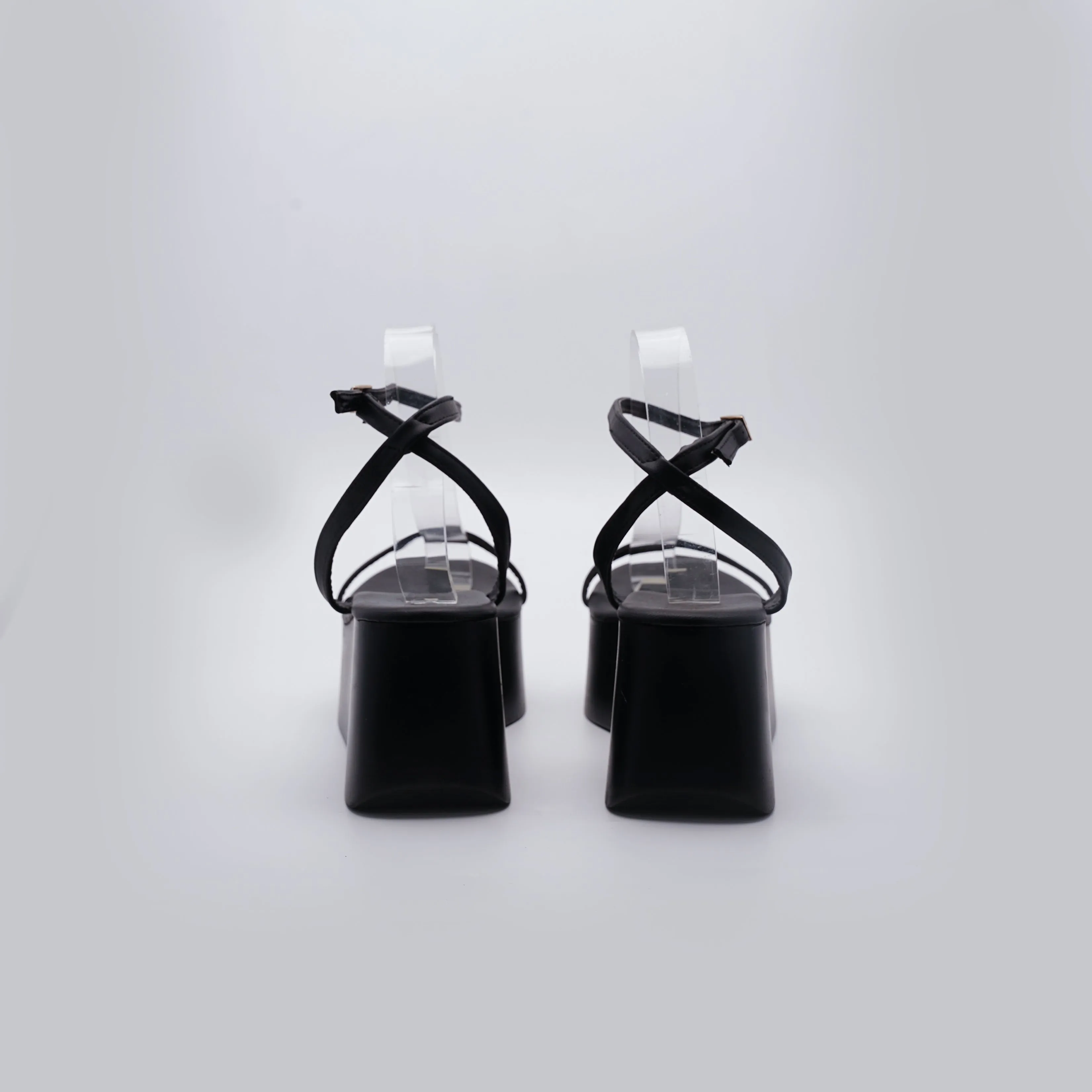 Shaln Round Toe Strappy Flatform Sandals